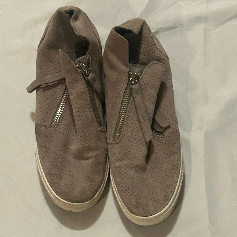 Steve Madden Gray Suede Zip Wedge Sneakers Size 6